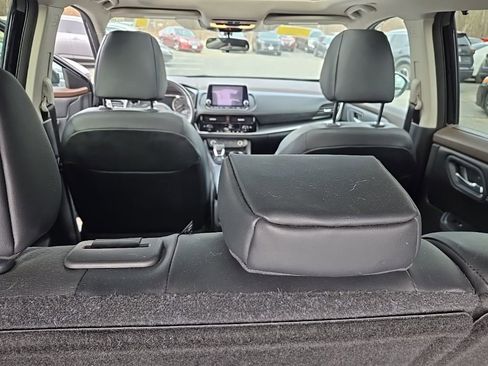 Used 2023 Nissan Rogue SV w/ SV Premium Package image 12
