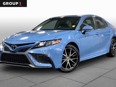 Used 2024 Toyota Camry SE FWD image 1