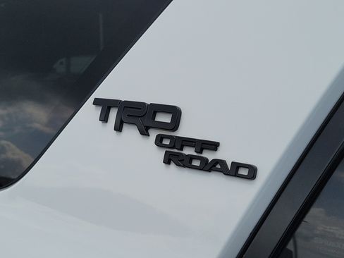 Certified 2022 Toyota 4Runner TRD Off-Road Premium w/ TRD Black Wheel Package (TMS) AWD/4WD image 7