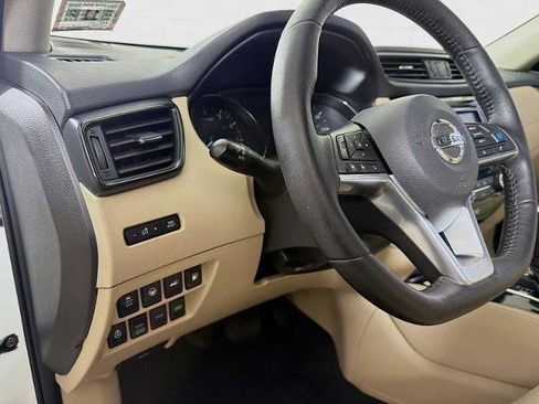 Certified 2018 Nissan Rogue SL w/ Premium Package image 8