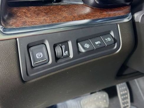 Used 2022 Cadillac XT5 Premium Luxury w/ Technology Package FWD image 12