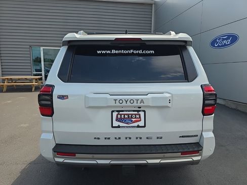 Used 2025 Toyota 4Runner Limited AWD/4WD image 8