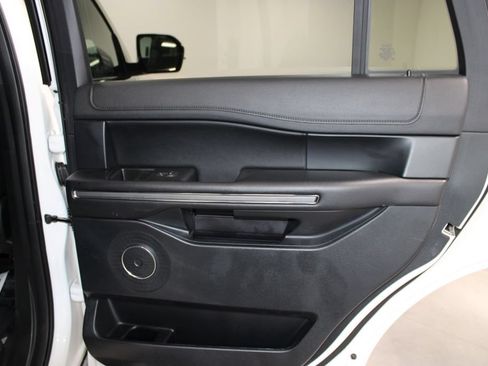 Used 2020 Ford Expedition XLT w/ Equipment Group 202A AWD/4WD image 27