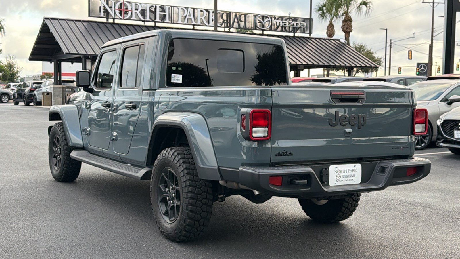 Used 2025 Jeep Gladiator Sport AWD/4WD image 6