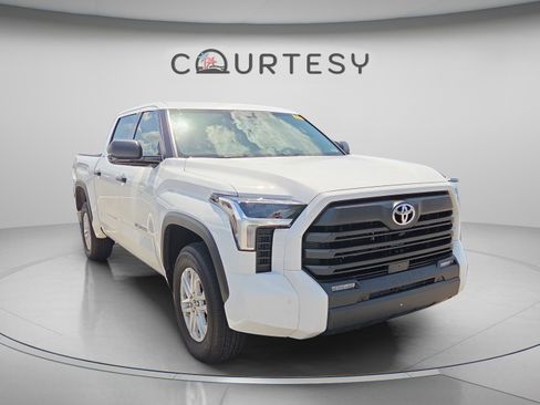 Used 2024 Toyota Tundra SR5 w/ SR5 Convenience Package RWD image 2