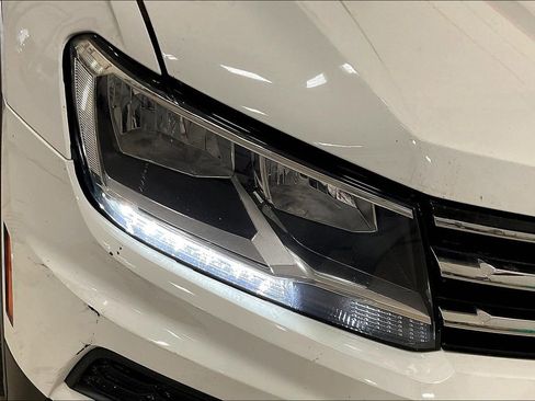 Used 2021 Volkswagen Tiguan SE image 27