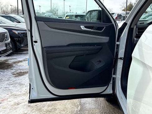 New 2026 Volkswagen Atlas Peak Edition image 9