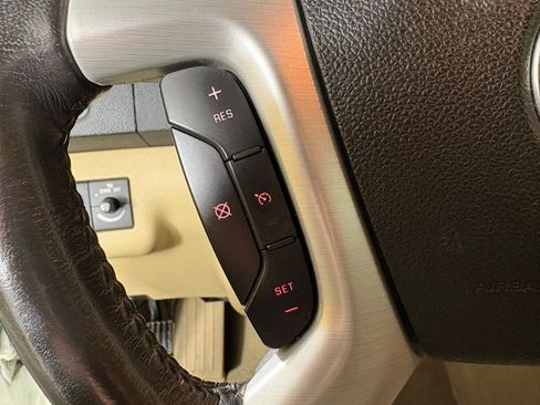 Used 2011 GMC Acadia SLT image 23