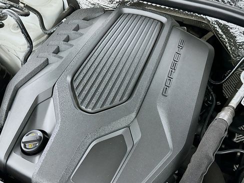 Used 2023 Porsche Macan Turbo image 32