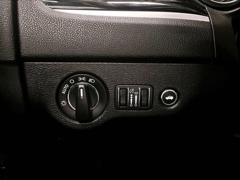Used 2023 Chrysler 300 Touring AWD/4WD image 15