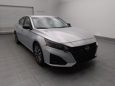 Used 2024 Nissan Altima 2.5 SV image 13