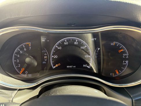 Used 2021 Jeep Grand Cherokee Laredo X image 20