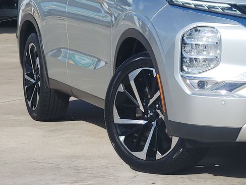 Used 2024 Mitsubishi Outlander SE Black Edition image 11