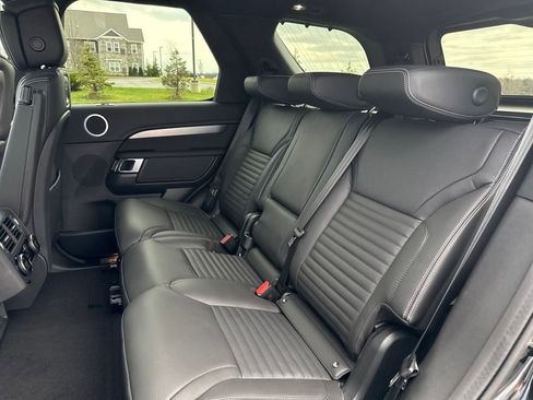 New 2025 Land Rover Discovery Dynamic SE image 14