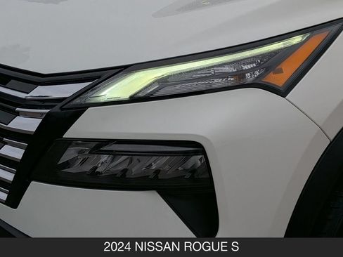 Used 2024 Nissan Rogue S FWD image 10