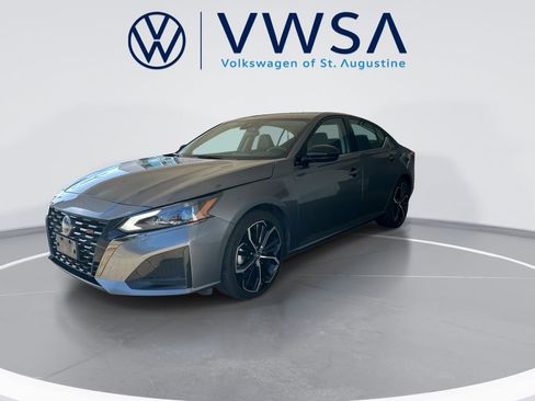 Used 2024 Nissan Altima 2.5 SR FWD image 3