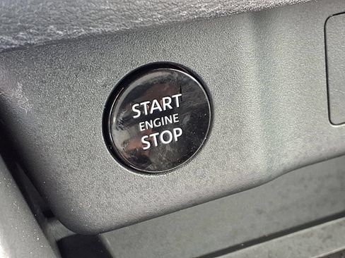 Certified 2025 Nissan Rogue SV FWD image 27