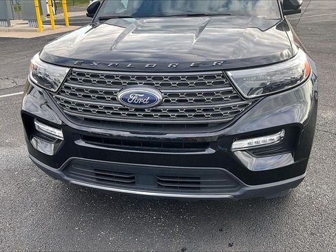 Used 2023 Ford Explorer XLT w/ Equipment Group 202A AWD/4WD image 4