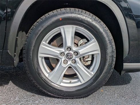 Used 2023 Toyota Highlander LE image 11