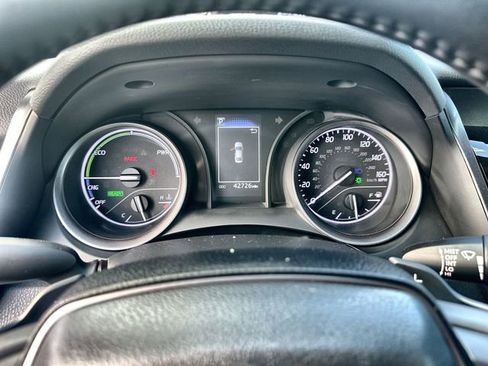 Used 2023 Toyota Camry SE image 12