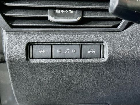 Used 2025 Nissan Altima 2.5 SV FWD image 16