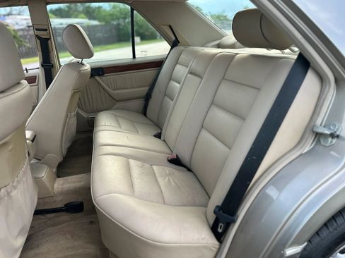 Used 1994 Mercedes-Benz E 320 Sedan image 33