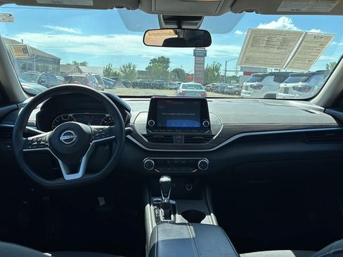 Used 2025 Nissan Altima 2.5 SV FWD image 8