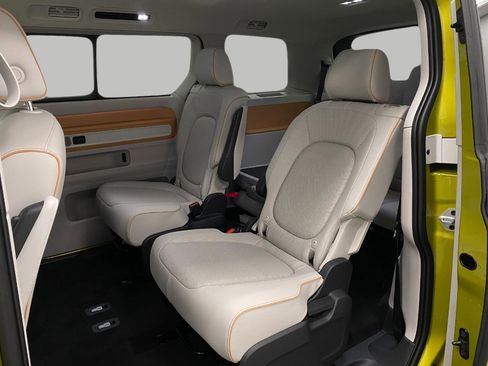 New 2025 Volkswagen ID. Buzz Pro S Plus image 28