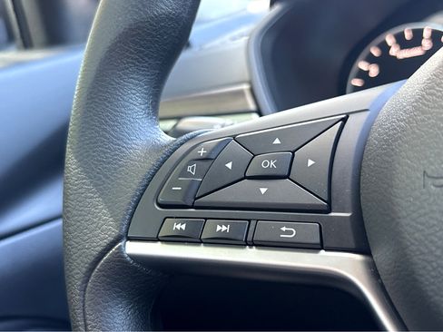 Used 2024 Nissan Altima 2.5 SV image 13