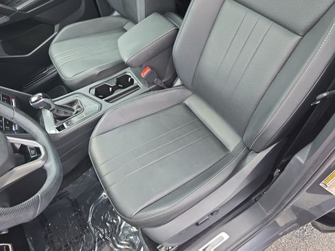 Used 2023 Volkswagen Tiguan SE R-Line FWD image 16
