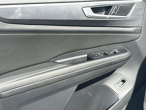 Used 2024 Volkswagen Atlas Cross Sport SE image 16