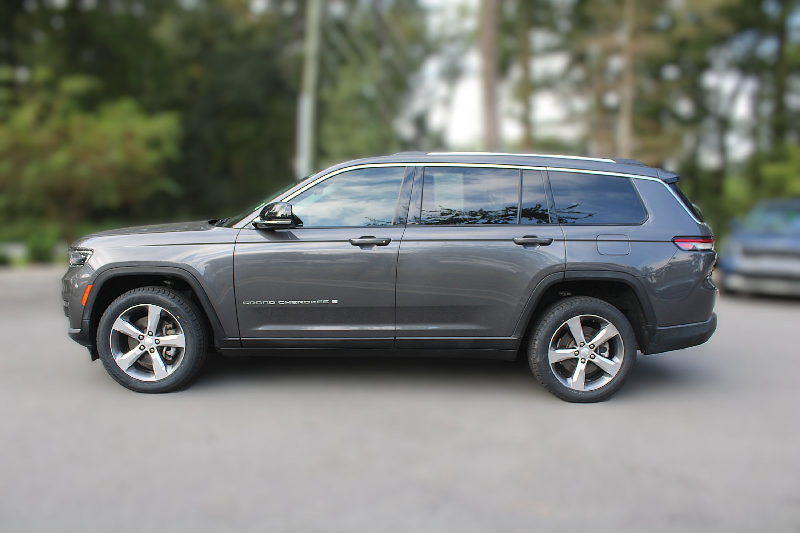 Used 2022 Jeep Grand Cherokee L Limited RWD image 5