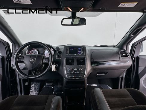 Used 2019 Dodge Grand Caravan SE image 12