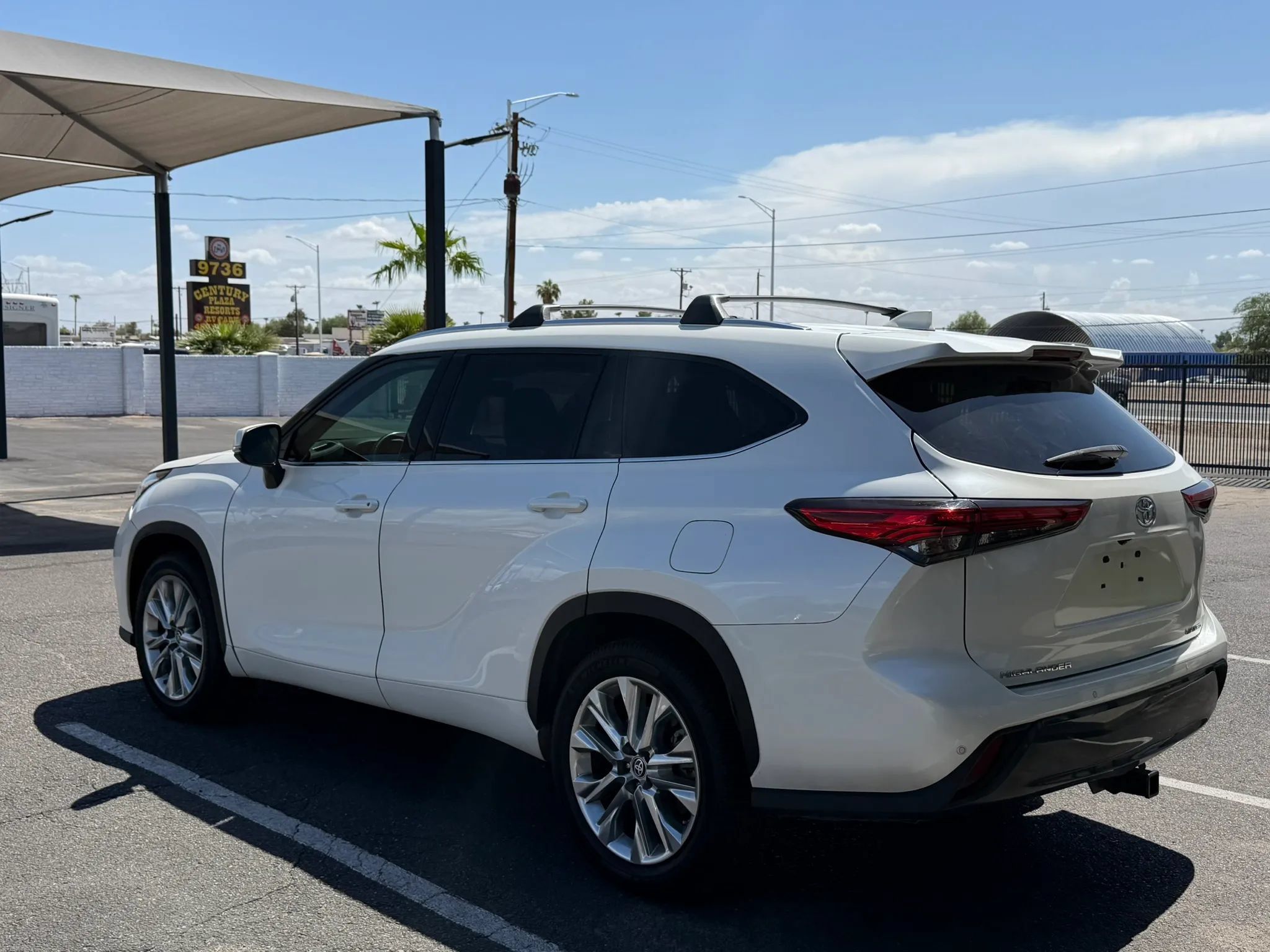 Used 2020 Toyota Highlander Limited FWD image 6