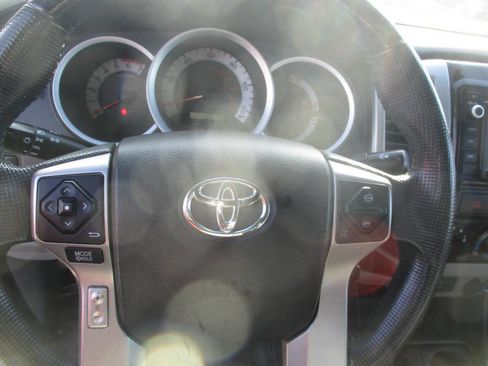 Used 2014 Toyota Tacoma Base 4x4 4dr Access Cab 6.1 ft image 19