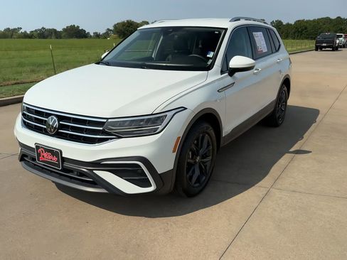 Used 2024 Volkswagen Tiguan SE image 4