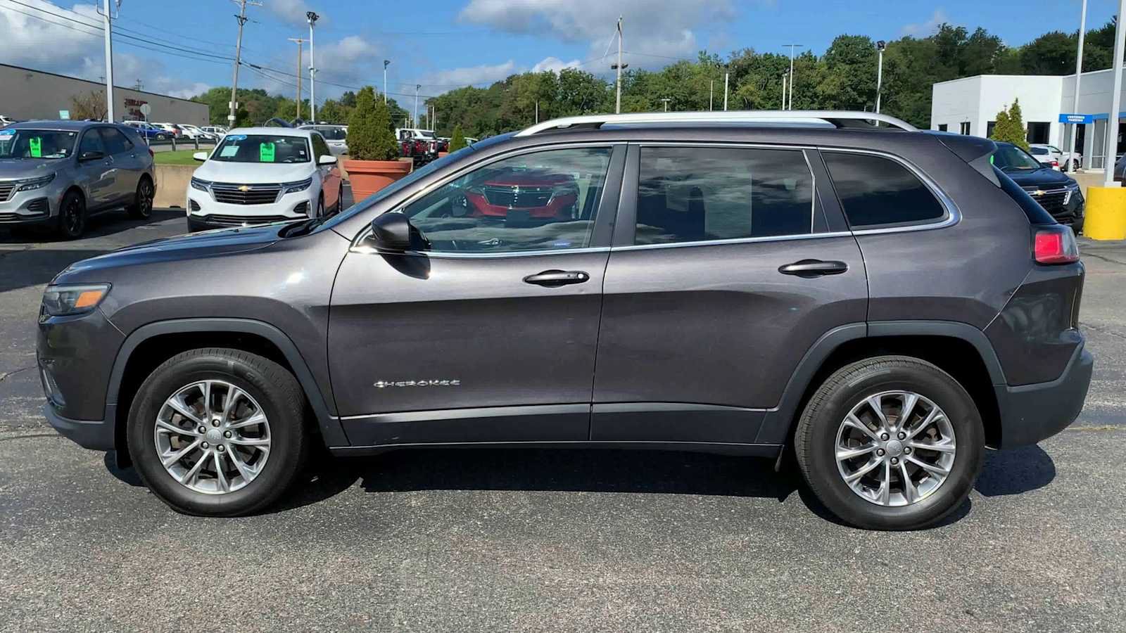 Used 2020 Jeep Cherokee Latitude Lux w/ Comfort/Convenience Group AWD/4WD image 5