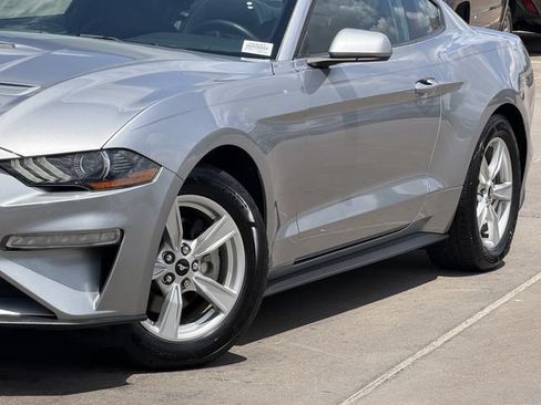 Used 2020 Ford Mustang Coupe RWD image 3
