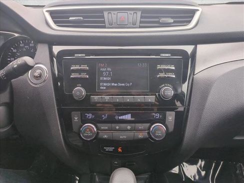 Used 2014 Nissan Rogue SV image 14