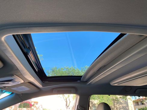 Used 2015 Toyota Sienna XLE Premium FWD image 44