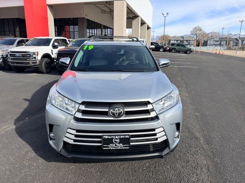 Used 2019 Toyota Highlander XLE image 27