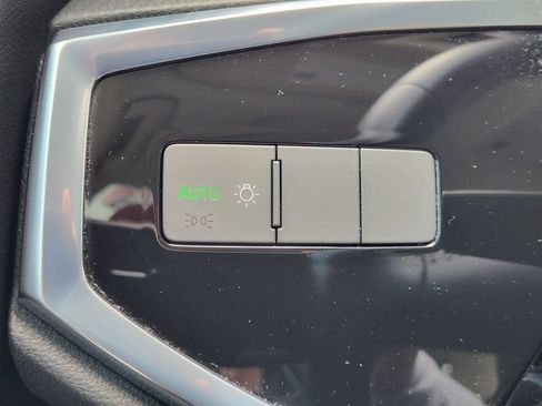 Used 2020 Audi Q3 2.0T Premium AWD/4WD image 21