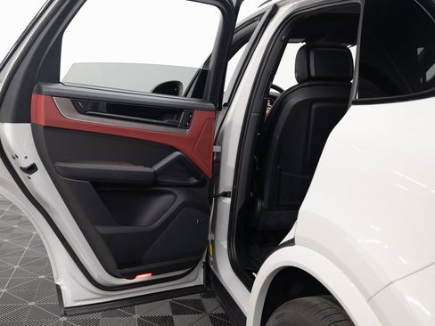 Used 2026 Porsche Cayenne S image 26