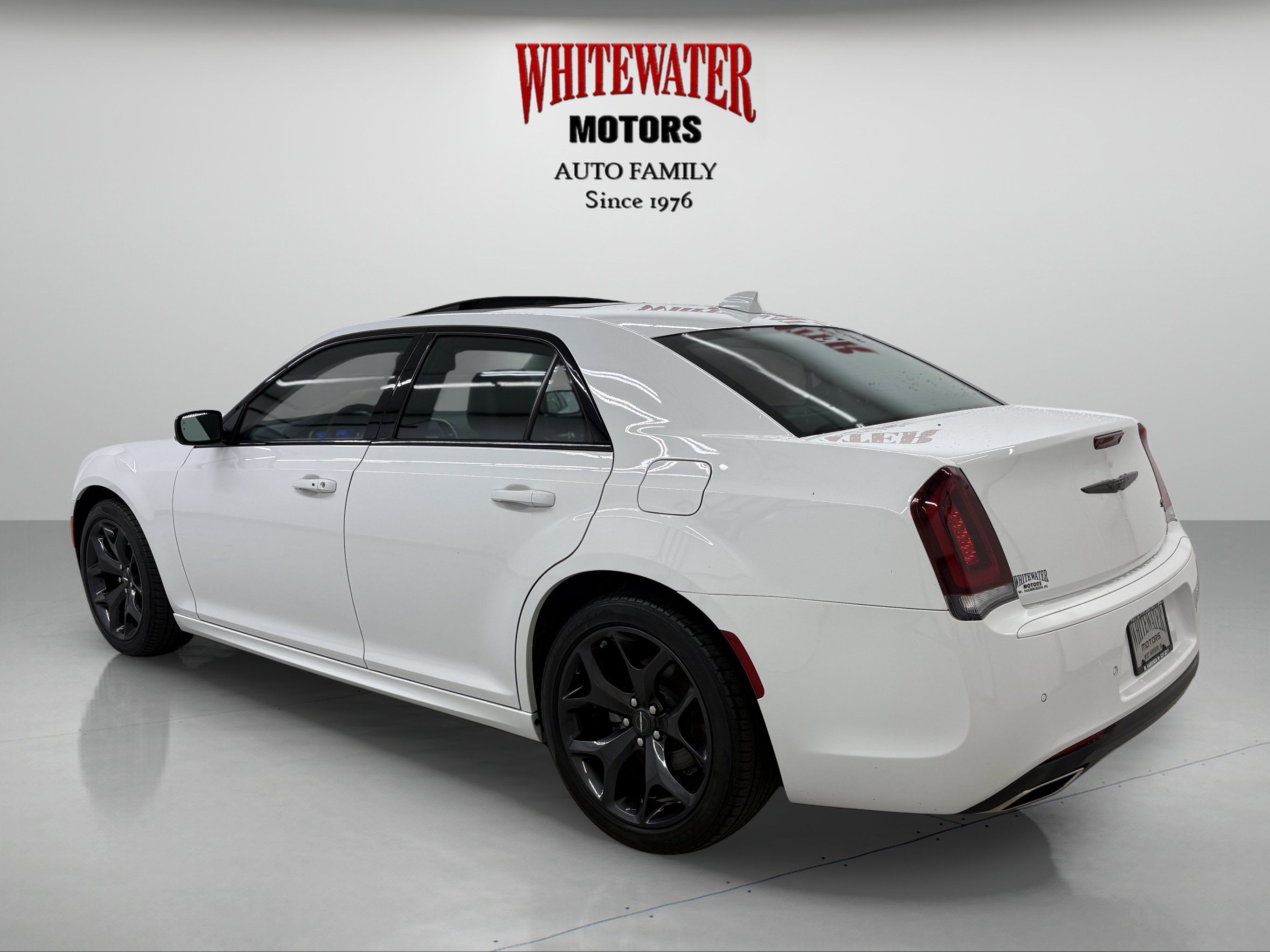 Used 2023 Chrysler 300 Touring L w/ Popular Equipment Group RWD image 2