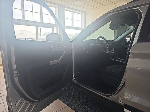 Used 2021 Ford Explorer XLT w/ Equipment Group 202A AWD/4WD image 11