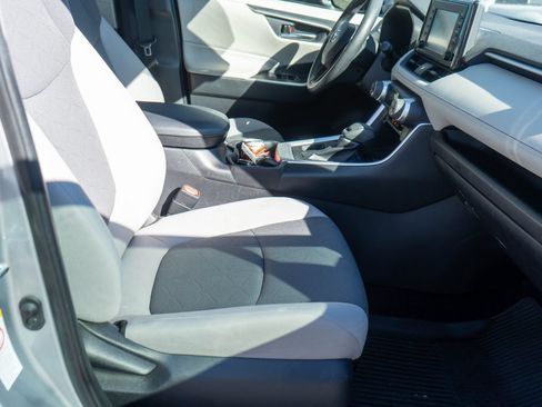Used 2019 Toyota RAV4 XLE w/ Carpet Mat Package FWD image 10