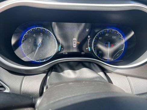 Certified 2023 Chrysler Pacifica Touring-L FWD image 63