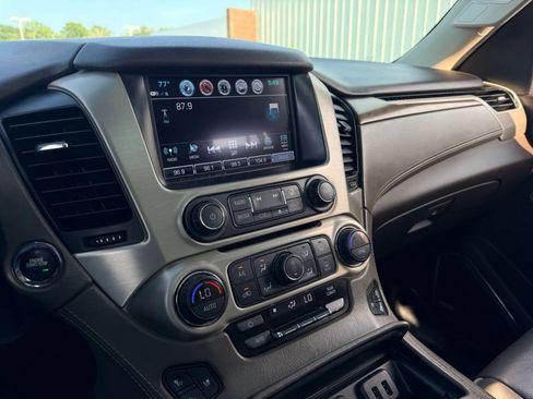Used 2019 GMC Yukon XL Denali w/ Denali Ultimate Package AWD/4WD image 28