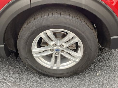 Certified 2022 Ford Explorer XLT w/ Equipment Group 202A image 25