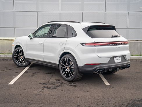 Certified 2026 Porsche Cayenne AWD/4WD image 3